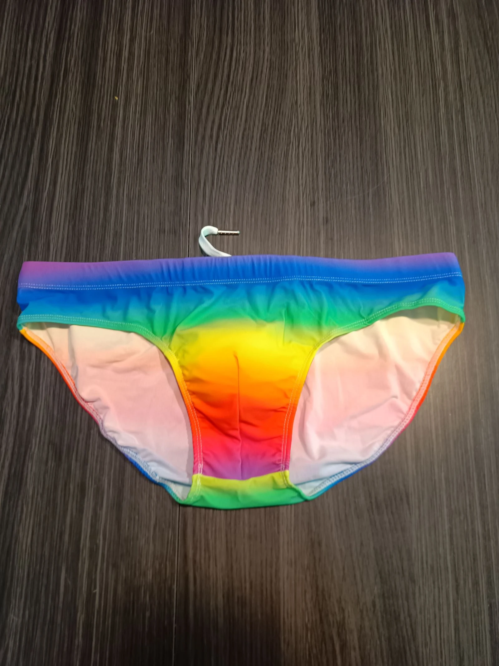 Maillot de bain homme arc-en-ciel avec coque souple amovible
